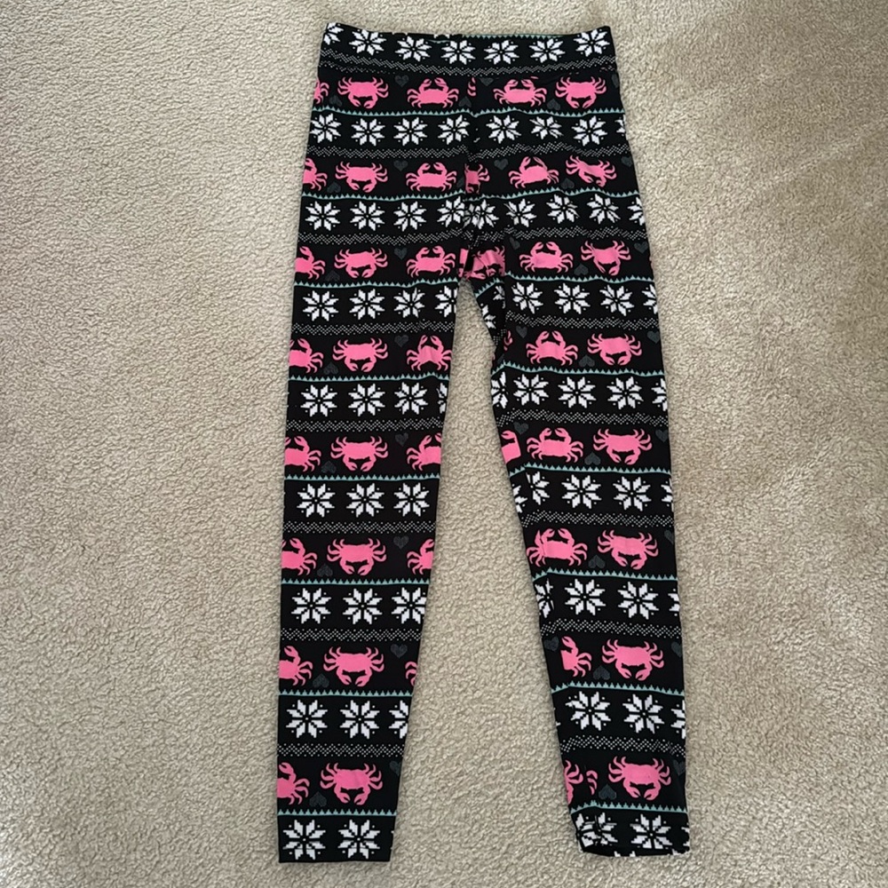 Simply Southern Crab/Snowflake/Heart Leggings - EUC